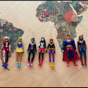 SUPERHERO FIGURINES